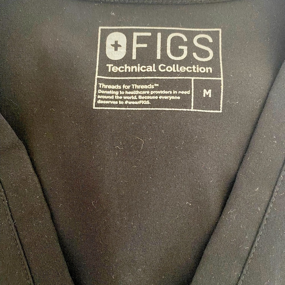 Like new FIGS scrub top